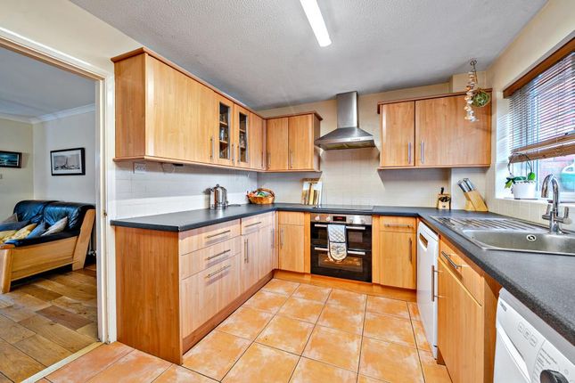 10 QUARRINGTON CLOSE, Quarrington Close, Thatcham photo 2