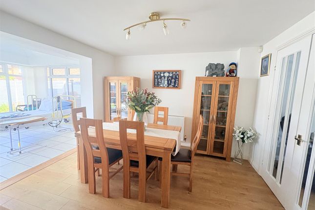 23, Howard Close, Lee-On-The-Solent photo 4