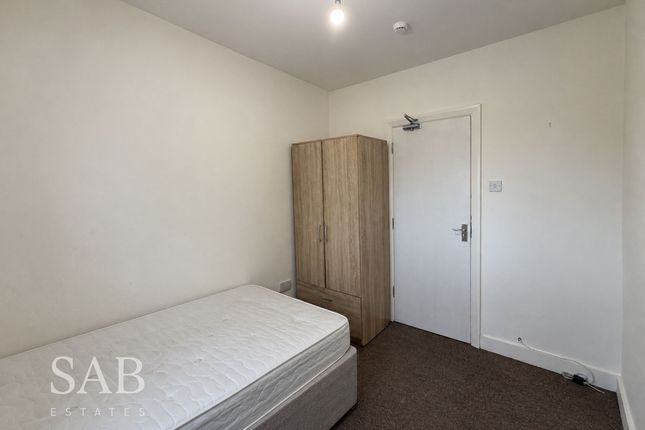 Room4, 314a, Ruislip Road East, Greenford photo 4