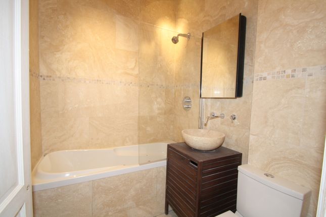 First Floor Flat 26, Marlborough Road, London photo 3