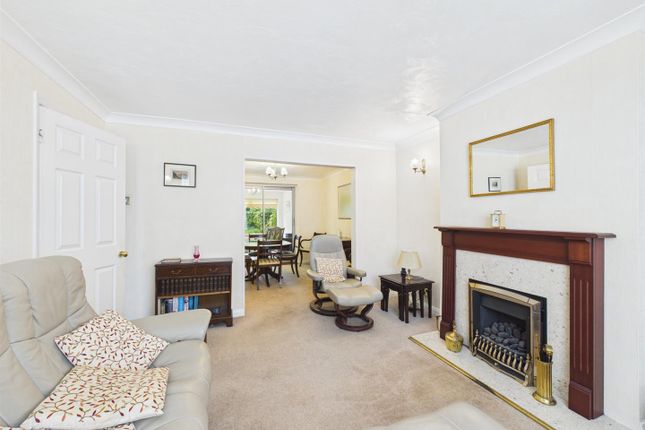 12, Westmorland Avenue, Aylesbury photo 3