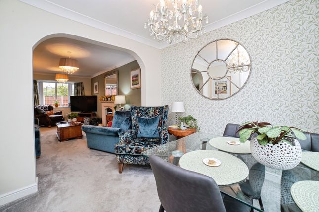 17, Thornhill Drive, Derbyshire photo 4