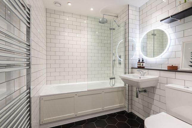 Flat 73, -, Wallis Road, London photo 4