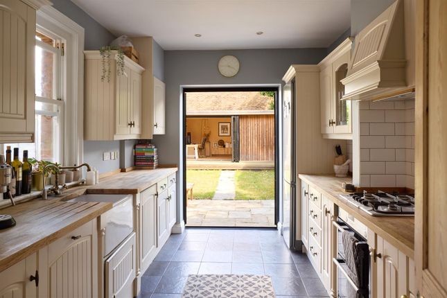 52, Upper Fairfield Road, Leatherhead photo 2