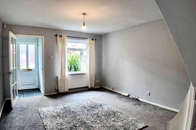 13 Llyswen, Hengoed photo 2