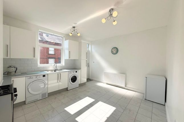 Ground Floor Basement Flat, 33, Hayleigh Mount, West Yorkshire photo 4