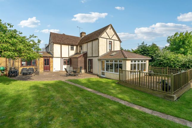 Detached house for sale in Eastern Way, Heath And Reach, Bedfordshire
