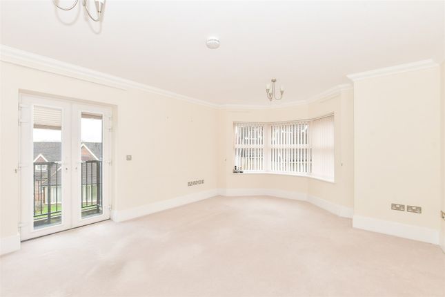 2-bed flat on Martlet House, Durrants Drive, Faygate, £335,000