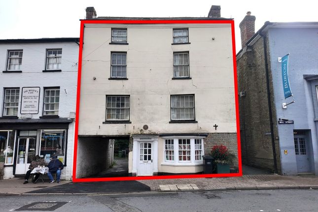 Studio flat on Kington, £210,000