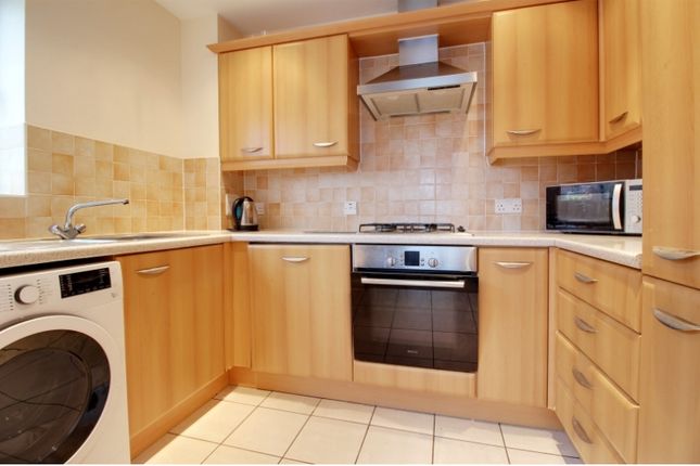 Thumbnail Flat for sale in Iliffe Close, Reading, Berkshire