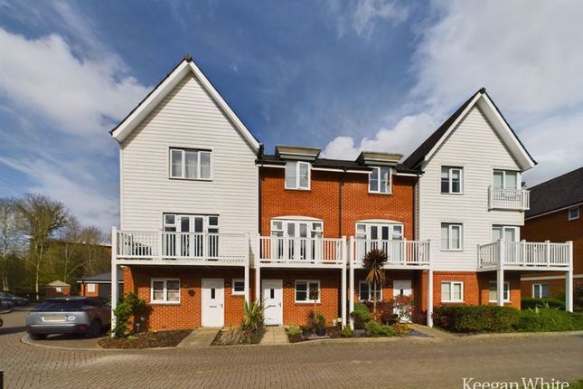 Town house for sale in Carolina Drive, High Wycombe