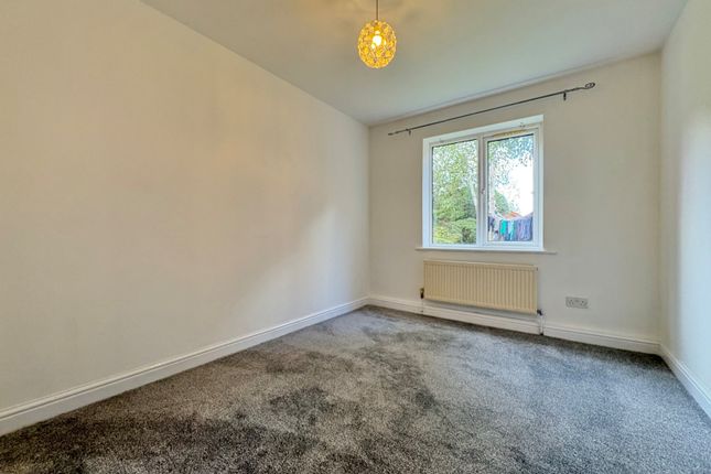 9, Farnley View, Bradford photo 5