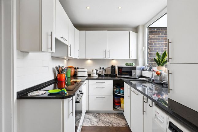 10, Brackley, Surrey photo 4