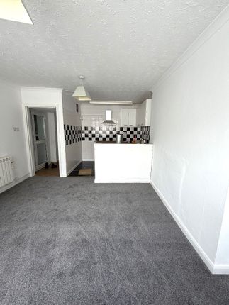 32e Church Street, Helston photo 2