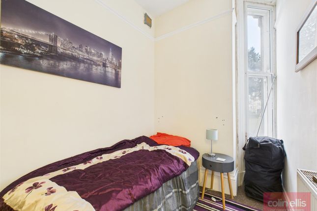 Flat 1, 2 & 3, 10, Grosvenor Crescent, Scarborough photo 4