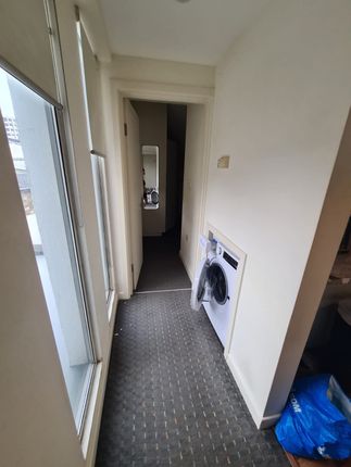 Flat to rent in Chalk Farm Road, London