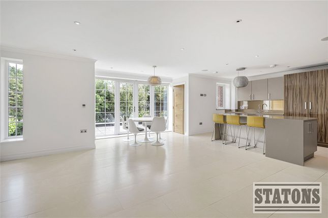 The Mahogany Suite, 5 Bayview House, 20, Uplands Park Road, Enfield photo 2