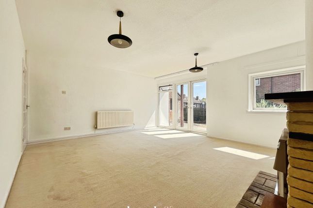44, Stonebridge Crescent, Birmingham photo 3