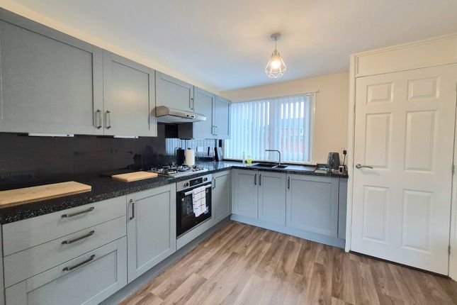 20, Tongbarn, Skelmersdale photo 4