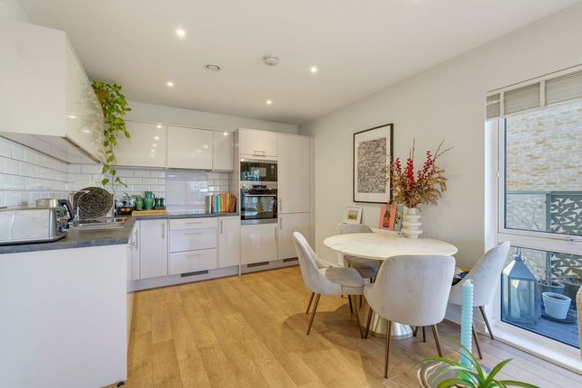 Flat 9, Dash Court, 115 Elmington Road, London photo 2