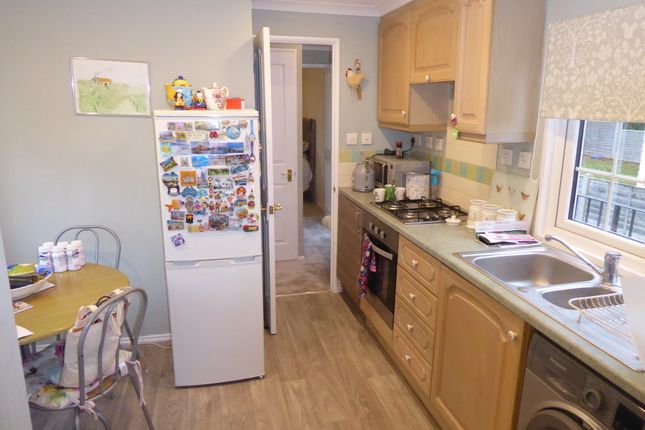 18 Shaftesbury Way, High View Park, Kings Langley photo 2