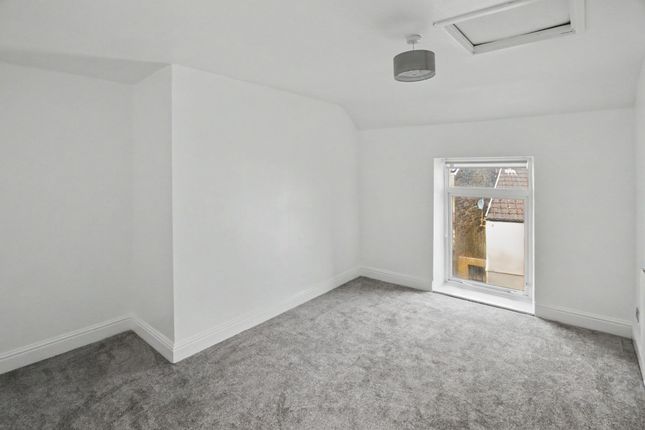 18 Cardiff Road, Merthyr Tydfil photo 5