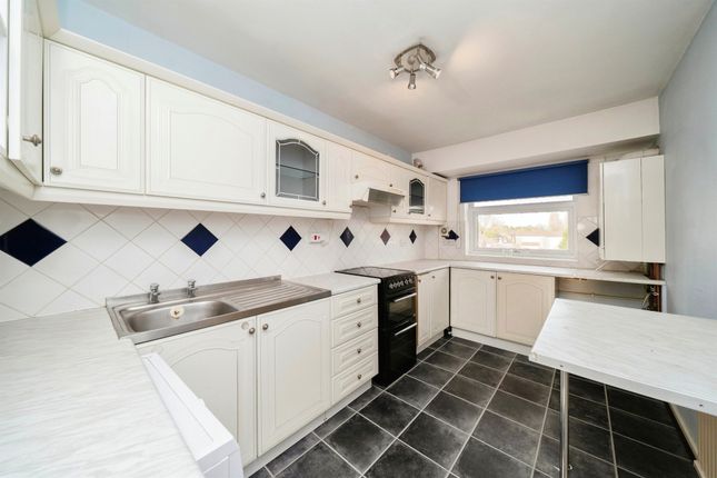 Flat for sale in Wharfedale Drive, Wirral