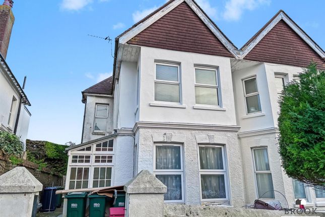 Studio flat on Flat 6, 8 Hurst Road, Eastbourne, £60,000
