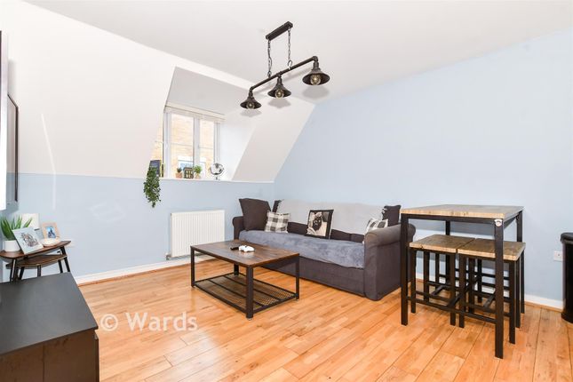 6, Hawkes Way, Maidstone photo 3