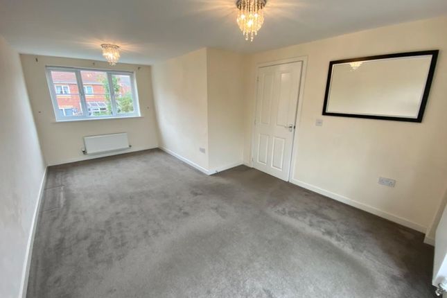 Thumbnail Town house to rent in Honeysuckle Close, Bedworth
