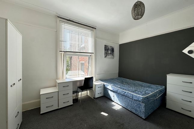 Room 2, Southsea photo 2