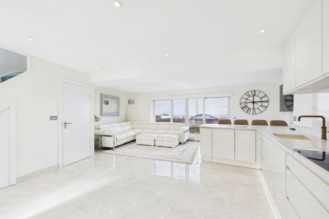 5, Moorland Close, Whitby photo 2