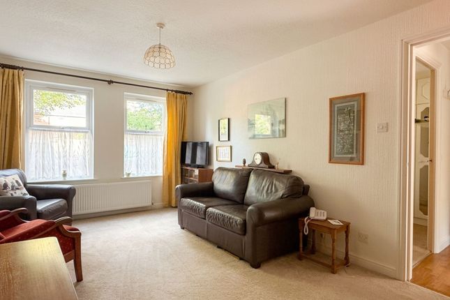 Flat 17, Ravenscourt, Harrogate photo 2