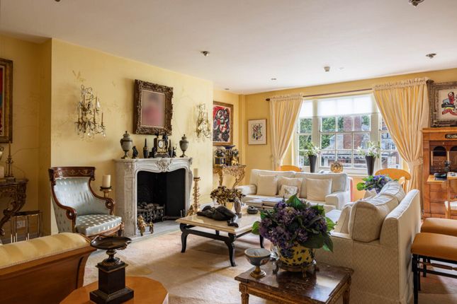 68, Melbury Court, Kensington High Street, London photo 2