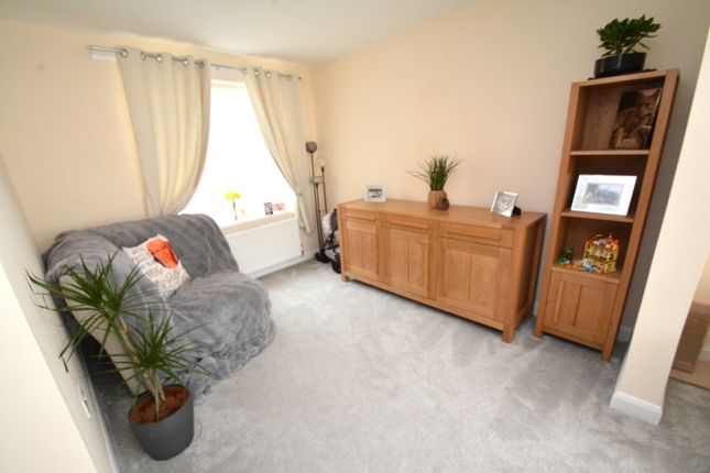 21, Mossbank Avenue, Droylsden photo 4