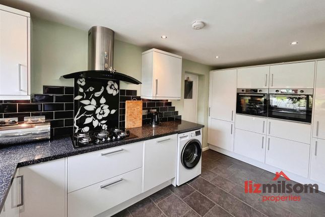 12, Dorset Drive, Swadlincote photo 4