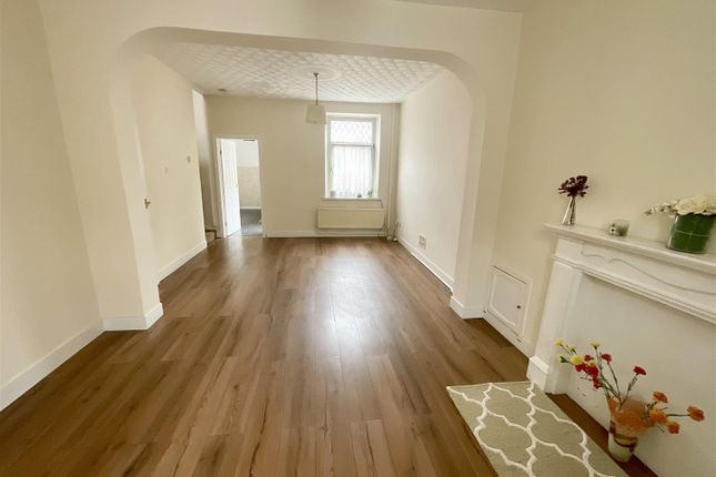 17, Gilbert Crescent, Llanelli photo 4