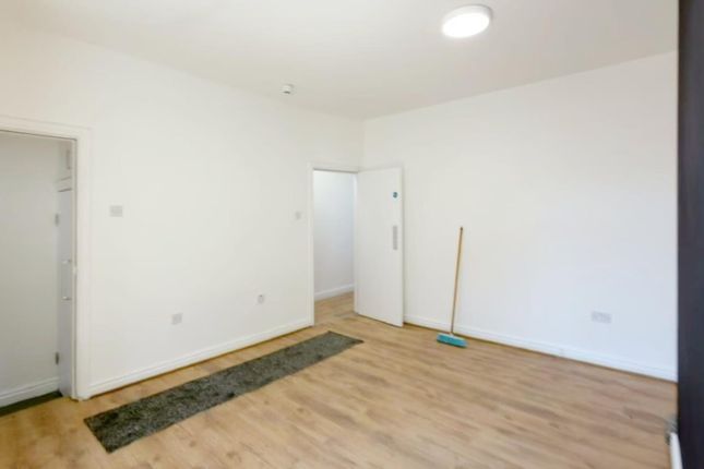 Evans, 15, Grandale Street, Manchester photo 2