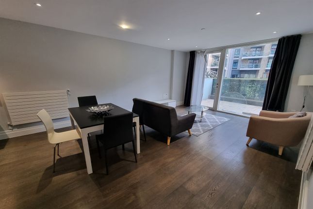 Thumbnail Flat to rent in Queenshurst Square, Kingston
