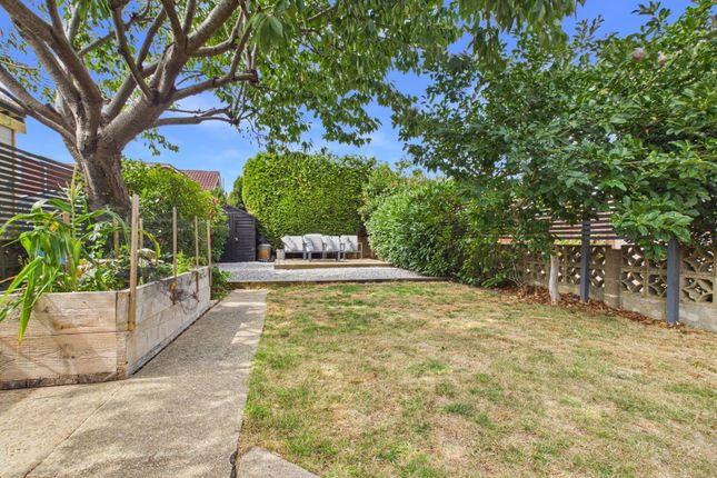 58, Wembley Avenue, Lancing photo 2