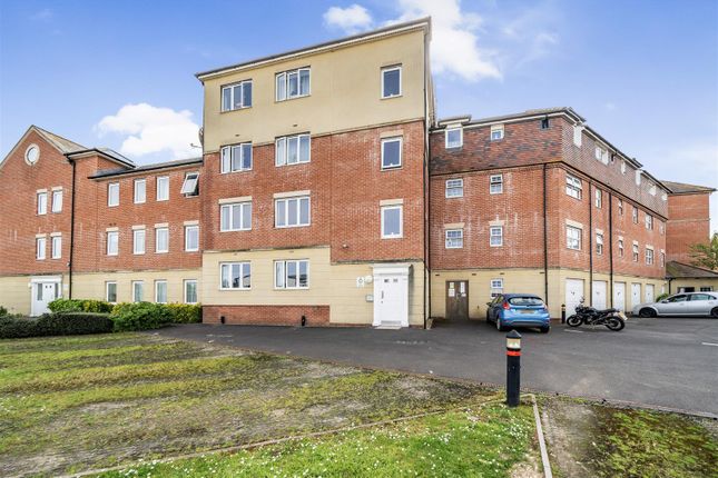 Thumbnail Flat for sale in Drovers, Sturminster Newton