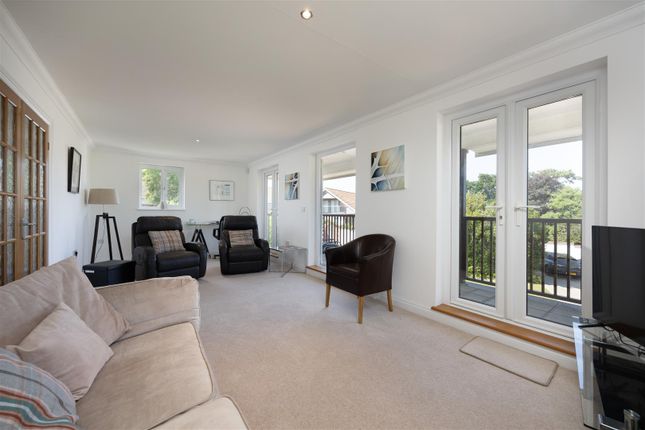 15 Waters Edge, Bouldnor, Yarmouth photo 4