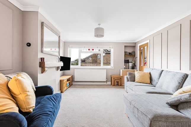 21 Chandlers Way, Hertford photo 2