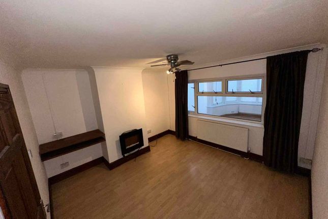 5, Darby Crescent, Ebbw Vale photo 3