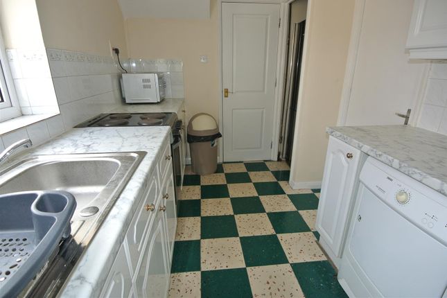 6, Nobles Way, Egham photo 3