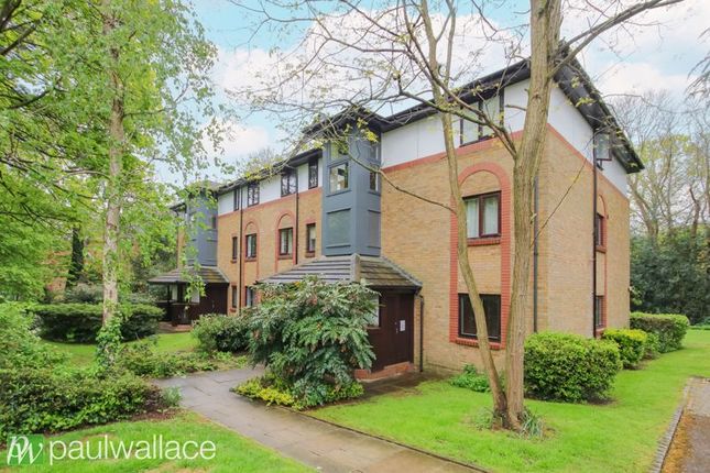 Flat for sale in The Knowle, Hoddesdon