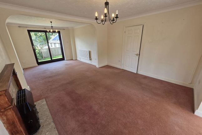 9, Chapel Grove, Abergavenny photo 2