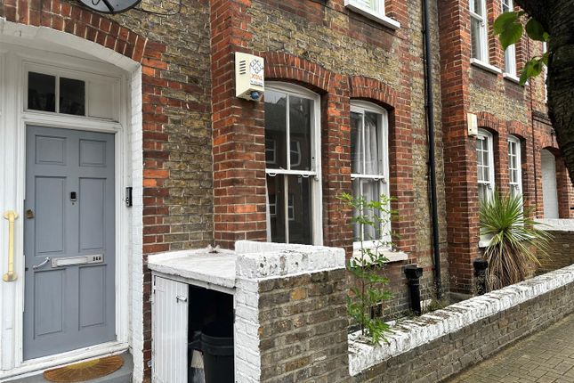 Flat to rent in Tennyson Street, London