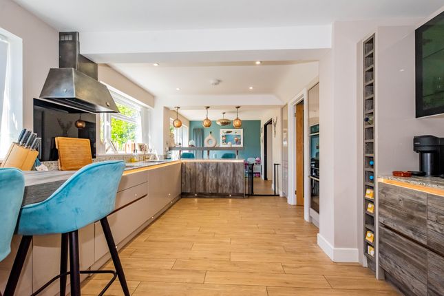 11 Bramling Avenue, Yateley photo 4
