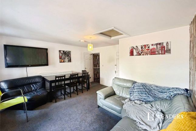 Room 5, 40, Henville Road, 40 Henville Road photo 3